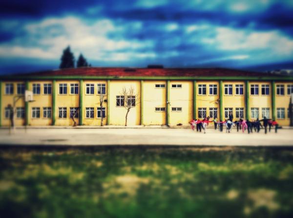 Raif Dinçkök Ortaokulu